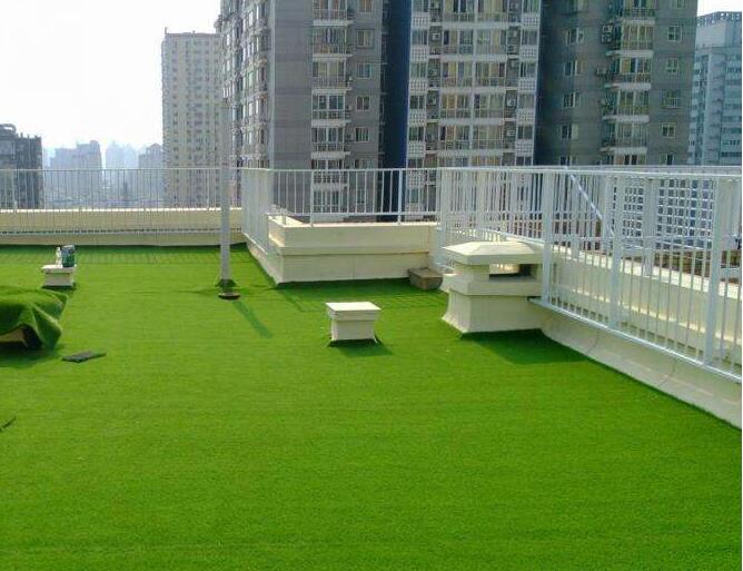 傲胜告诉你屋顶绿化用人造草坪的几个好处