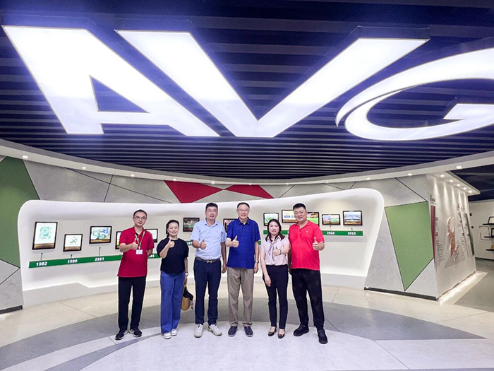 中国体育用品业联合会主席李桦一行莅临傲胜股份交流指导 中国体育用品业联合会主席李桦一行莅临傲胜股份交流指导