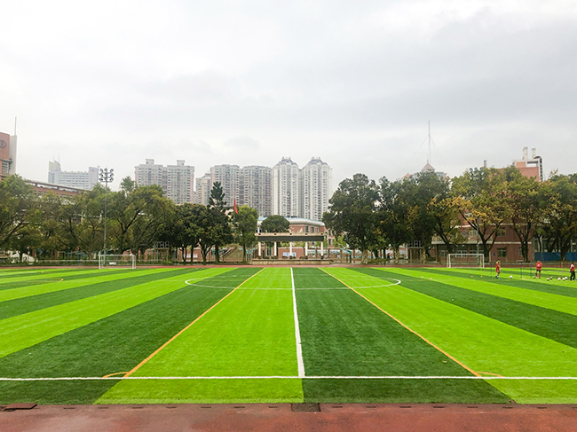 人造草坪足球场地